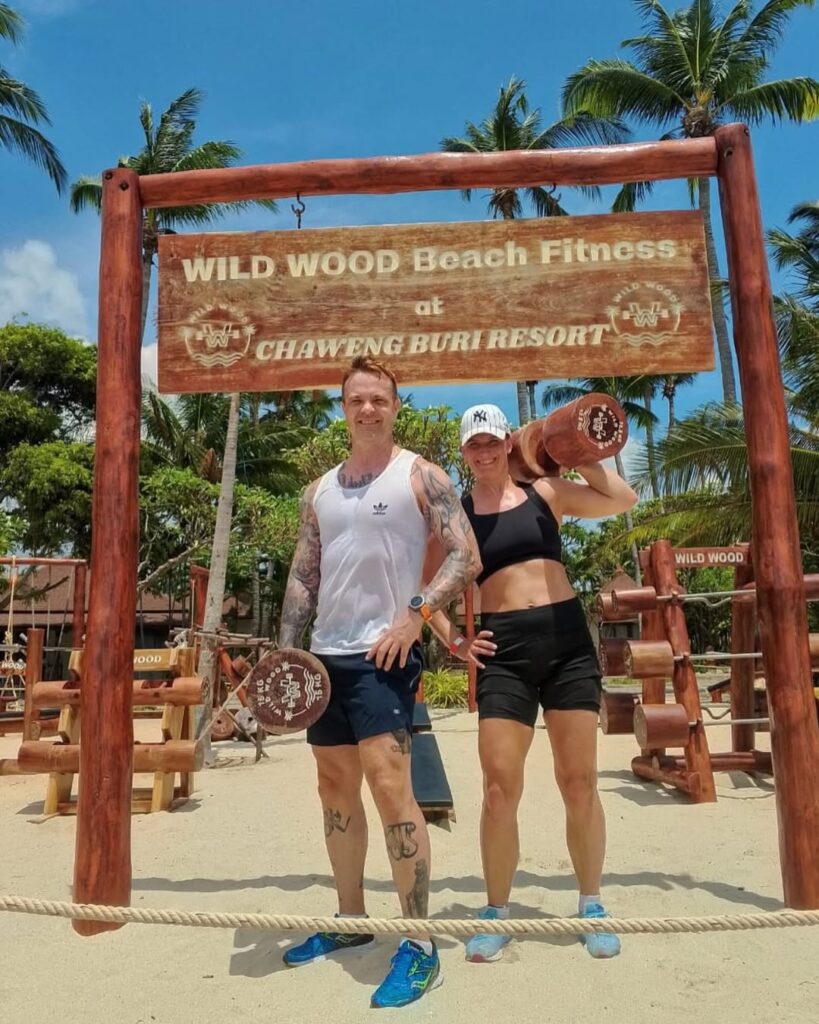 Couples that lift together, stay stronger together🧡💪🏽#WildWoodBeachFitness #BeachfrontGym #Ko